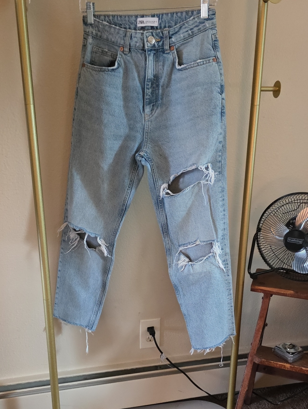 Zara Size 4 Wide Leg High Rise Distressed Blue Jean